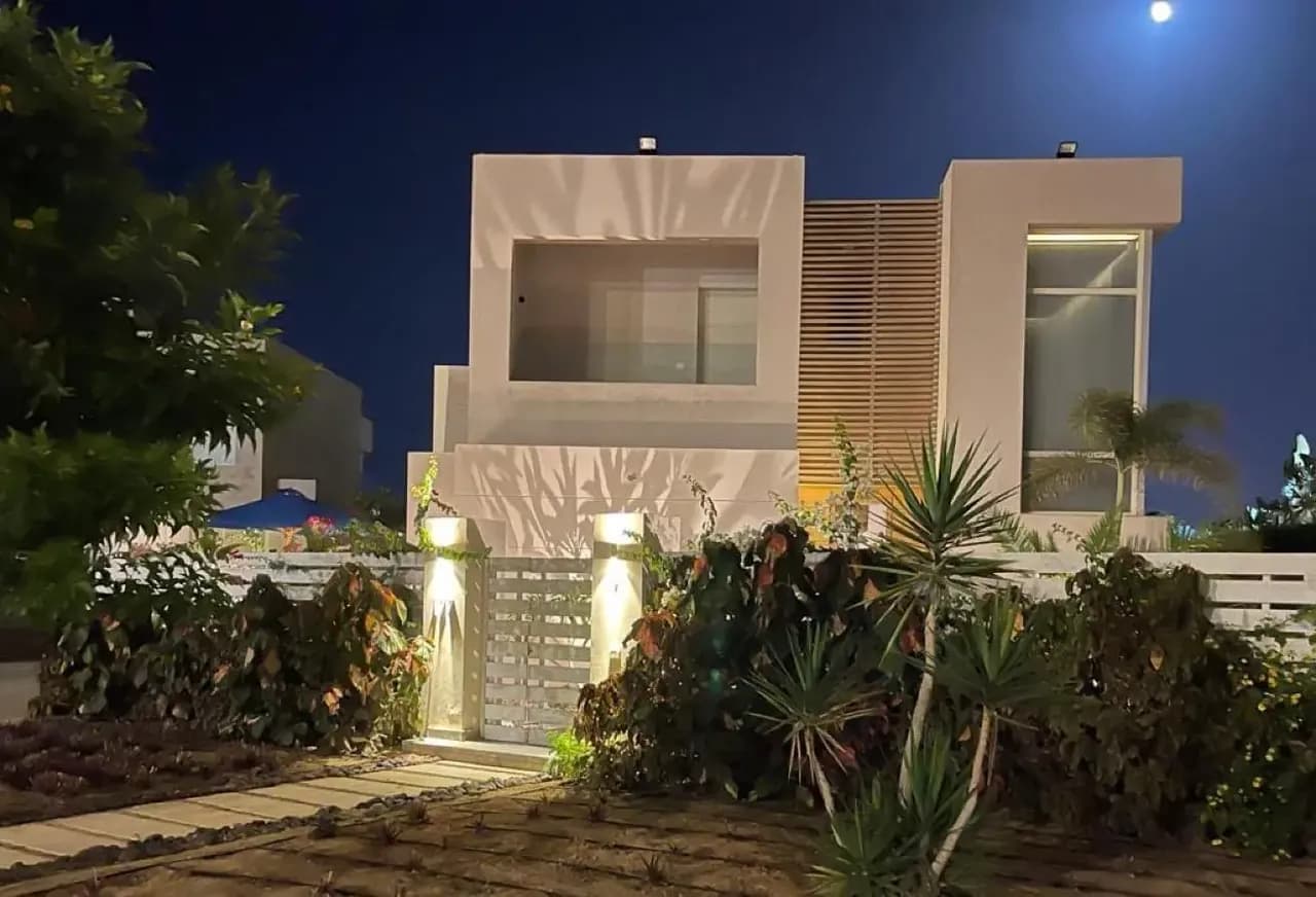 فيلا للبيع في هاسيندا باي الساحل